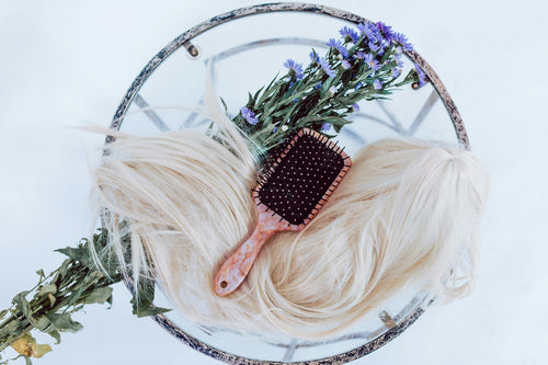 【完全ガイド】あなたの髪が変わる!材質と形状で選ぶ「運命のヘアブラシ」の選び方