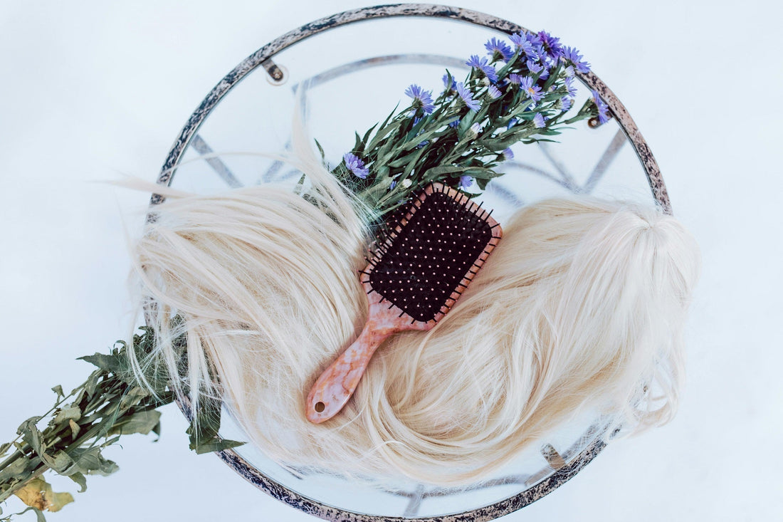 【完全ガイド】あなたの髪が変わる！材質と形状で選ぶ「運命のヘアブラシ」の選び方