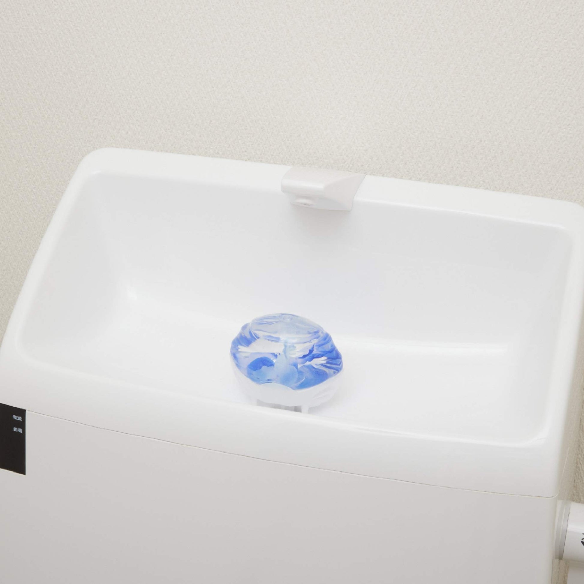 ブルーレットはなリウム エッセンシャルミュゲ 容量70ML 小林製薬 芳香剤・タンク