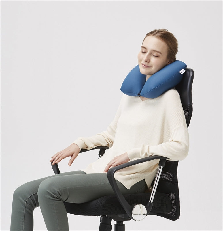 モグ ポータブルネックピロー レッド 【単品】